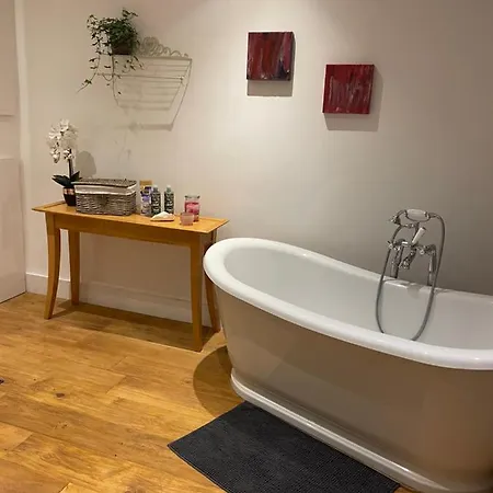 Traditional English 4 Bedroom Home In Greenwich Plumstead  Extérieur photo