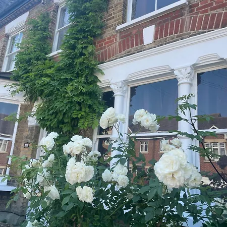 Traditional English 4 Bedroom Home In Greenwich Plumstead  Extérieur photo
