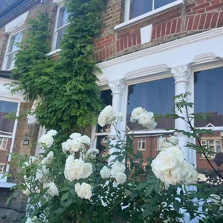 Traditional English 4 Bedroom Home In Greenwich Plumstead  Extérieur photo