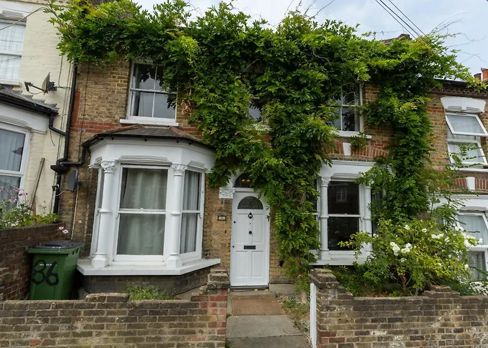 Traditional English 4 Bedroom Home In Greenwich