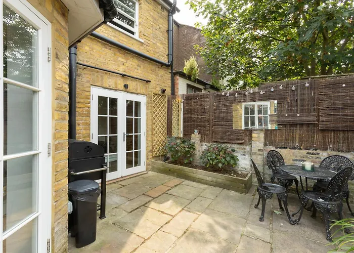 Traditional English 4 Bedroom Home In Greenwich