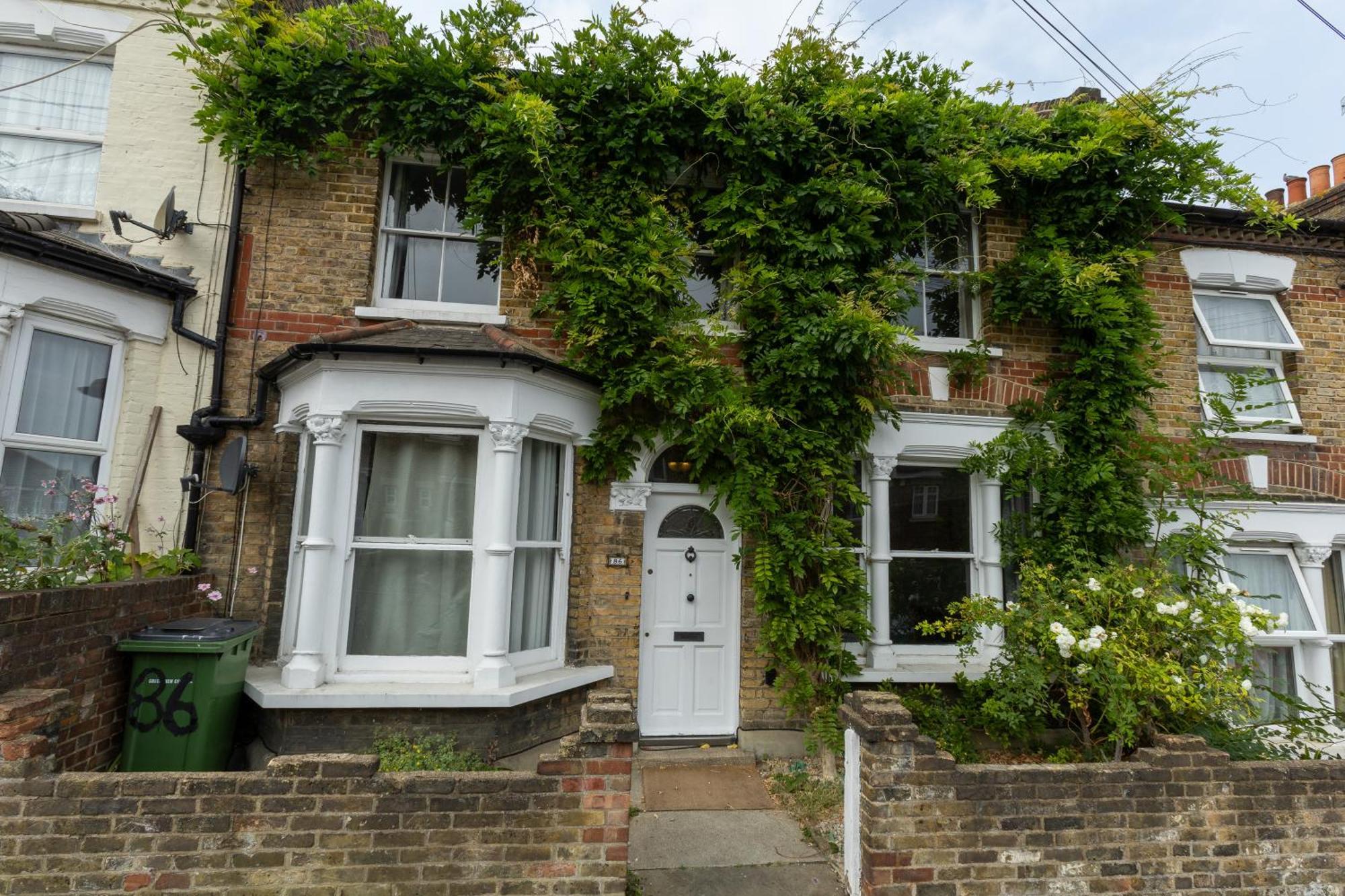 Traditional 4 Bedroom In Greenwich Holiday home