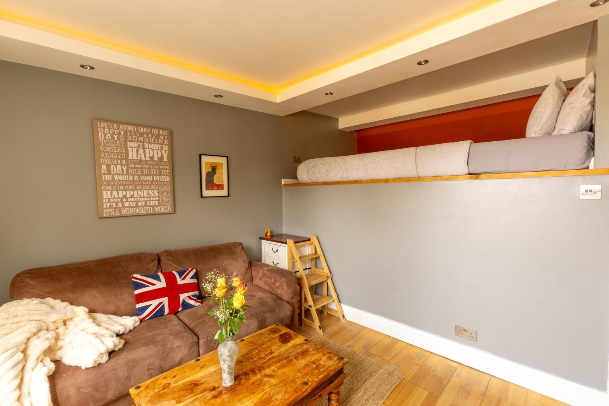 Traditional 4 Bedroom In Greenwich Holiday home