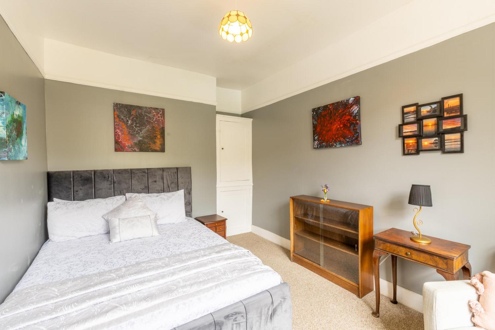 Traditional 4 Bedroom In Greenwich Holiday home *